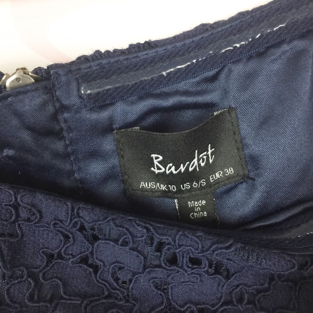 NEW Bardot Solange Lace Dress Navy 6 - Picture 7 of 8
